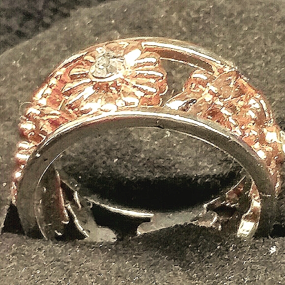 Jewelry - Rose gold filled with cubics flower ring